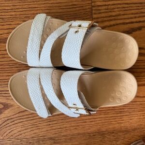 Vionic Sandals, size 7, White